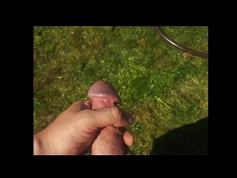 ❤️ Bidh hottie a 'faighinn a pussy pinc fucked agus cums le squirt ann an gàrradh samhraidh ❤️  Super porn  leinn  ❌